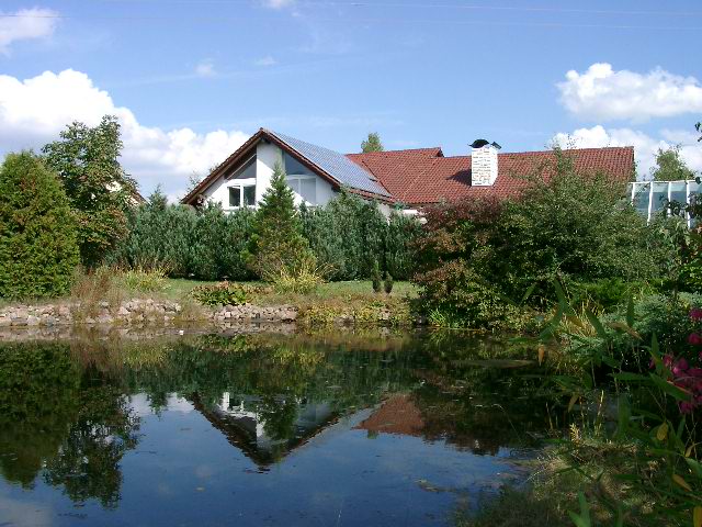 Landhausvilla mit Park und Teich in exponierter Lage im Süden Deutschlands