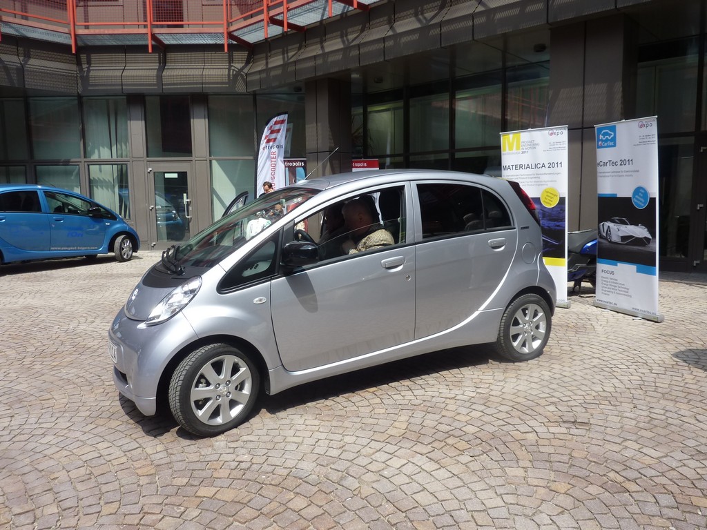 Probefahrt mit einem elekrtischangetrieben Auto.