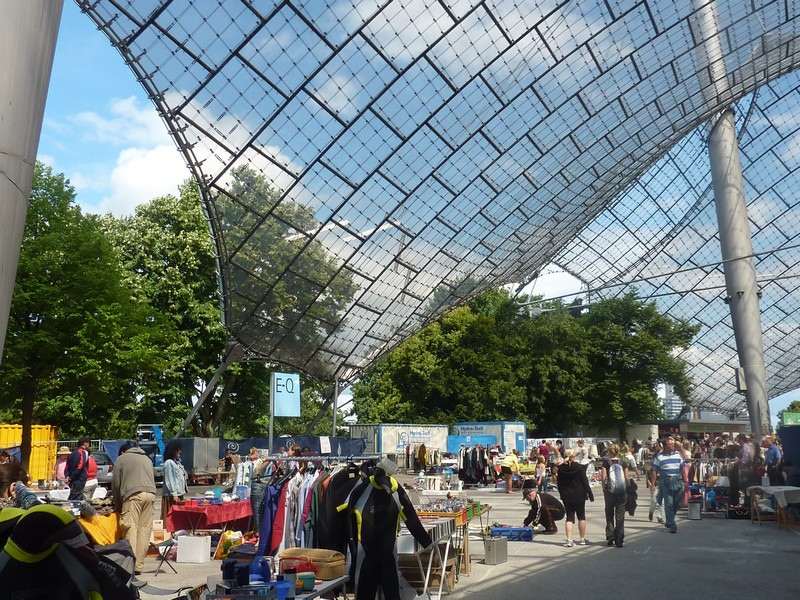 Der erste Nachtflohmarkt im Olympiastadion