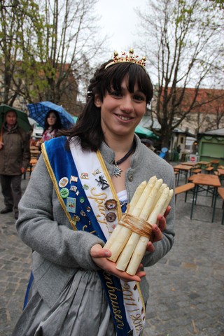 Auftakt zur Spargelsaison mit Landwirtschftsminister auf dem Viktualienmarkt