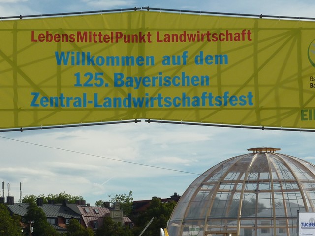 Im Schatten des Riesenrades 125 Jahre Bayrisches Zentral-Landwirtschaftsfest 2012