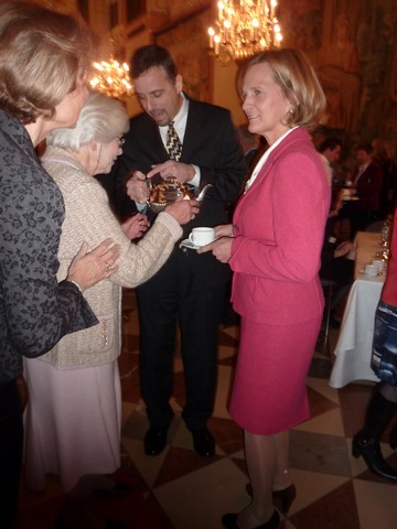 Silbertee im Kaisersaal