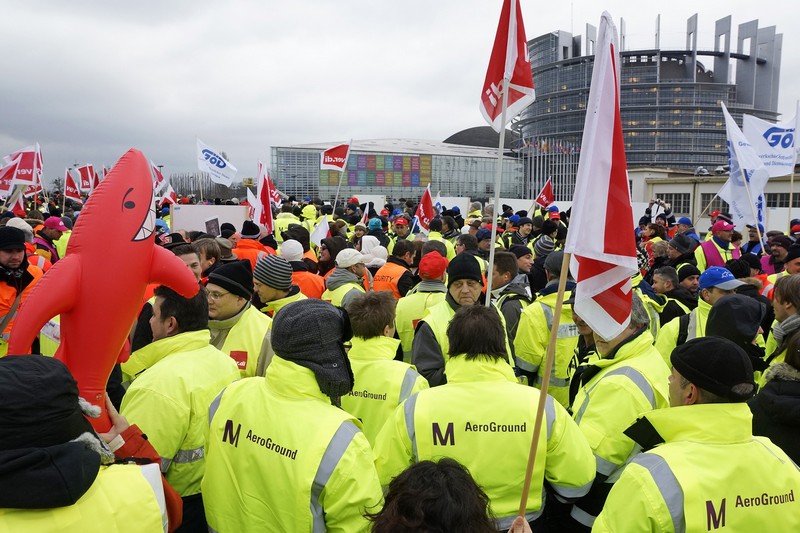 Demonstration der FMG-Mitarbeiter gegen das EU-Parlament