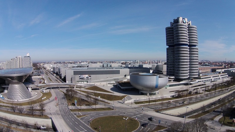 Ein Blick über die ganze BMW-WELT in München