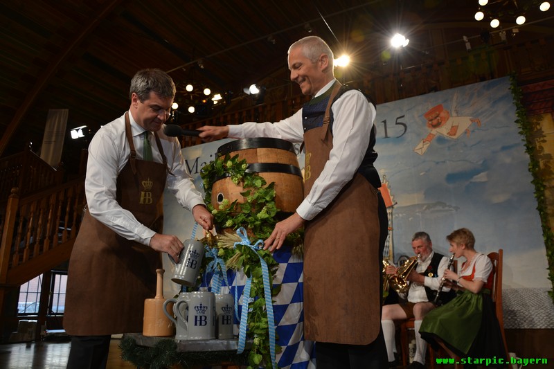 Traditioneler Maibockanstich im Hofbräuhaus