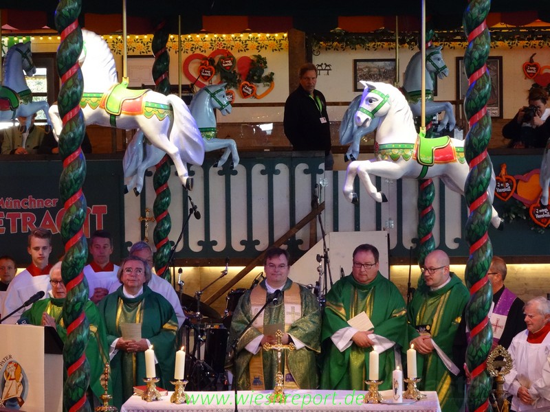 Wiesngottesdienst im Marstall abgehalten