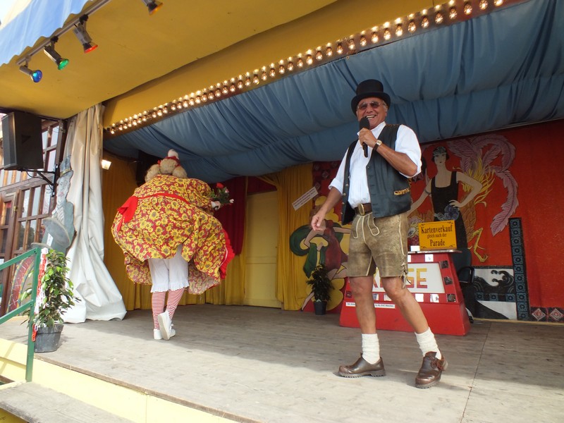 Lang getragene Lederhose wird auf der Wiesn versteigert