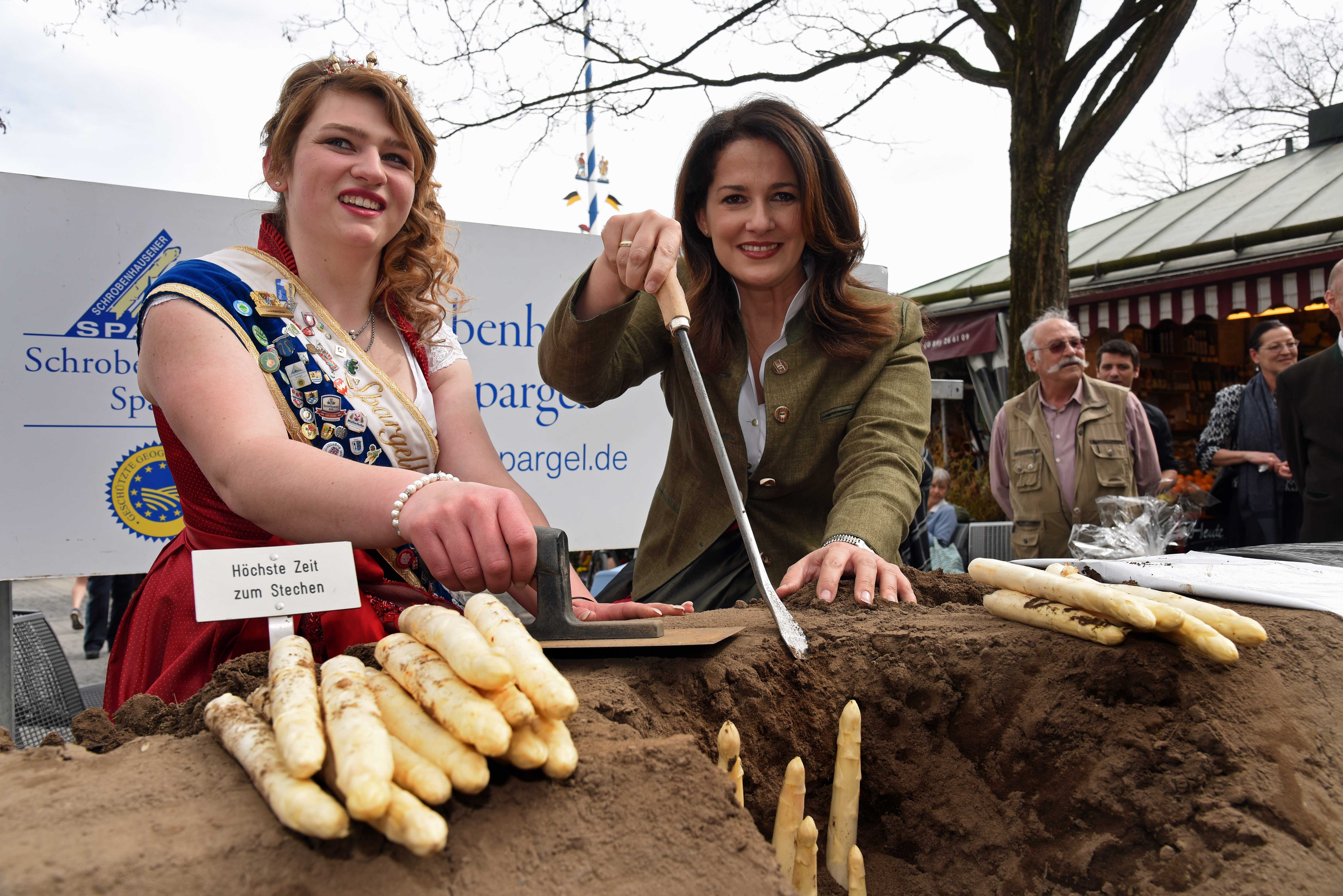 Neue Landwirtschaftsministerin eröffnet Spargelsaison